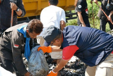 Bersihkan Sampah Liar di Pasalakan