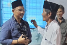 Dani Mardani Dapat Keris Pusaka Jelang Pilkada Kota Cirebon Tahun 2024