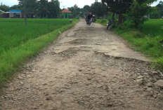 Jalan Penghubung Desa Ujunggebang-Luwungkencana Rusak Parah, Banyak Pengendara Terjatuh