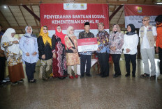 Kemensos dan BNPB Salurkan Bantuan untuk Korban Banjir di Cirebon Timur