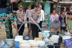 Polres Ciko Salurkan 13 Ribu Liter Air Bersih untuk Warga Mundu