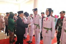 Seleksi Ketat, Siswa Pilihan Ini Berhasil Kibarkan Bendera Duplikat Sang Saka Merah Putih