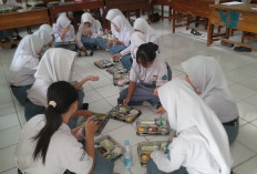 Siswa di Kota Cirebon Santap Paket MBG: Rasanya Enak, Porsi Nasinya Pas