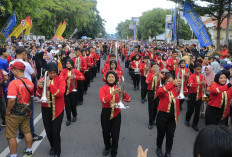 Meriah Bertabur Hadiah: Jalan Sehat Selawe Lan Selawase: 25 Tahun Radar Cirebon