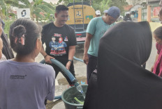 Dani Mardani Beri Solusi Krisis Air Bersih, Dengan Langsung Membantu Warga