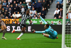 Newcastle Hancurkan Tottenham 4-0