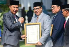 Peringatan HKN ke 60, Pemkab Indramayu Raih Penghargaan UHC Award 2024