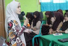 Tim Dosen Polindra Berikan Psikoedukasi Kenakalan Remaja di MTsN 3 Indramayu