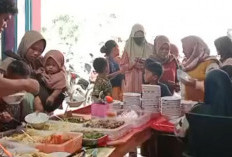 Viral, Bakso Prasmanan di Depan Kantor DPRD Indramayu