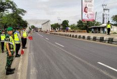 Petugas Gabungan Edukasi dan Sterilisasi Penyapu Koin