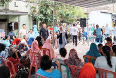 Masyarakat Kelurahan Jagasatru Antusias Sambut Kedatangan Eti Herawati