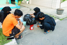 Kumpulkan Sampah untuk Kegiatan Ekstrakurikuler