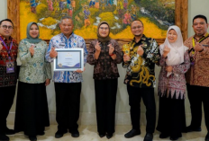 BPJS Kesehatan Capai 99,9 Persen, Bupati Nina Raih Penghargaan UHC