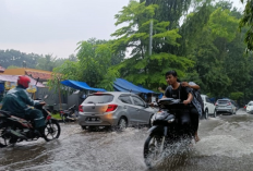 Hujan Deras, Ini yang Menyebabkan Jalan dan Rumah  di Cirebon Terendam Banjir 