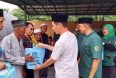 Tebar Takjil dan Berbagi kepada Marbot Musala 