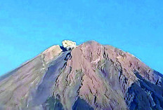 Gunung Semeru Beberapa Kali Erupsi