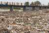 Masyarakat Buang Sampah ke Sungai, Tutupi Aliran Air di Bendungan Karet Jamblang