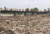 Angkat Tumpukan Sampah di Bendungan Karet Jamblang, Pj Bupati Cirebon Terjun ke Lokasi, Ajak Warga Tak Buang S